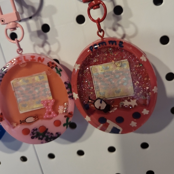 Handmade Resin MCYT QSMP Tamagotchi Shaker Charm Keychain - Picture 6 of 8